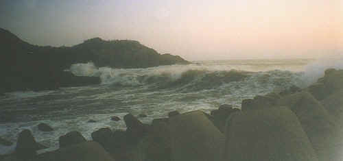 Huge waves at Las Ventanas channel in Manzanillo, Mexico