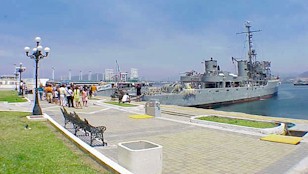 Waiting in line to see the "Puerto Vallarta"