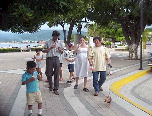 Strolling the Malecon eating ice cream